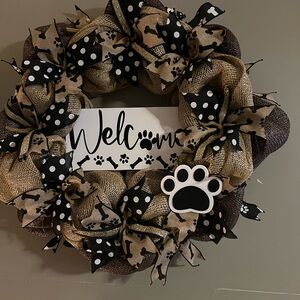 Dog-Themed Welcome Wreath with Paw Print